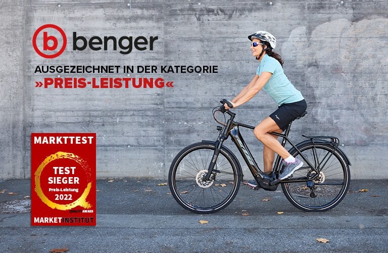 Das Bild zeigt eine Person, die vor einer Betonwand Fahrrad fährt. Der Text auf dem Bild lautet: benger AUSGEZEICHNET IN DER KATEGORIE »PREIS-LEISTUNG« MARKTTEST TEST SIEGER Preis-Leistung 2022 MARKET INSTITUT