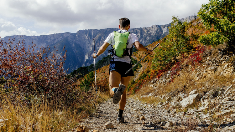 Titelbild Trailrunningstöcke richtig einsetzen
