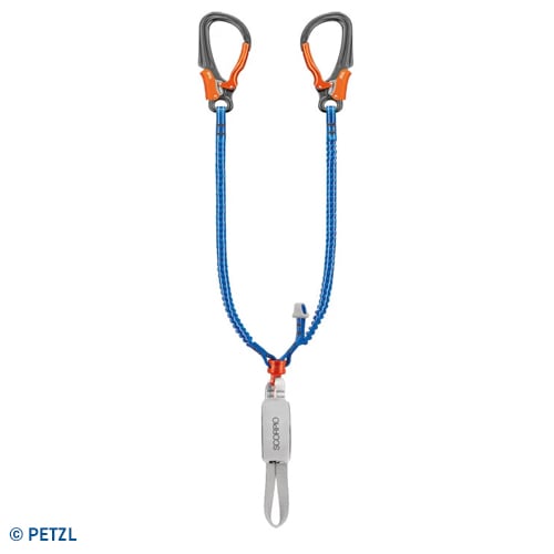 KEin Klettersteigset mit zwei Karabinern an orangefarbenen und blauen elastischen Bändern, die mit einem grauen Dämpfungselement verbunden sind.