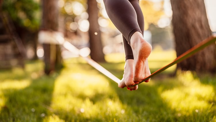 Alles in Balance: Die ultimative Slacklining-Anleitung