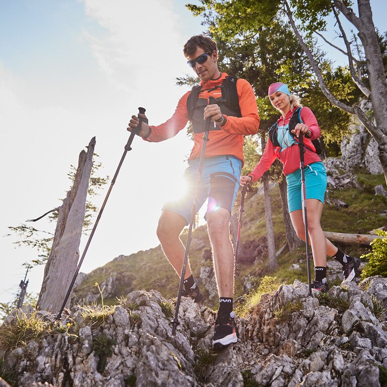 Stimmungsbild Stöcke beim Trailrunning