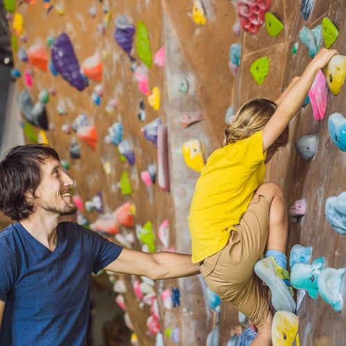 Bouldern für Kinder: Spiel mit den Grenzen