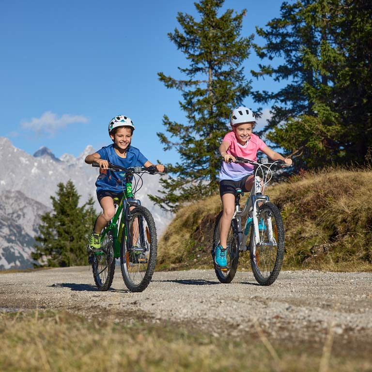 at_category_plp_ausruestung_kinder_bike_Winter_2022_smartdesk.jpg