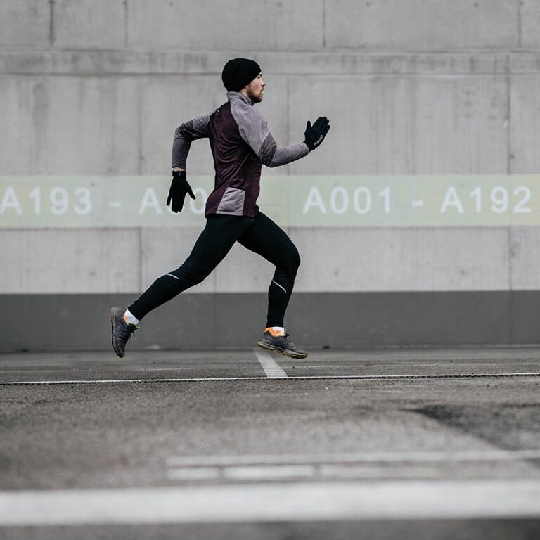 at_category_plp_sportwelt_running_laufzubehör_smartdesk.jpg