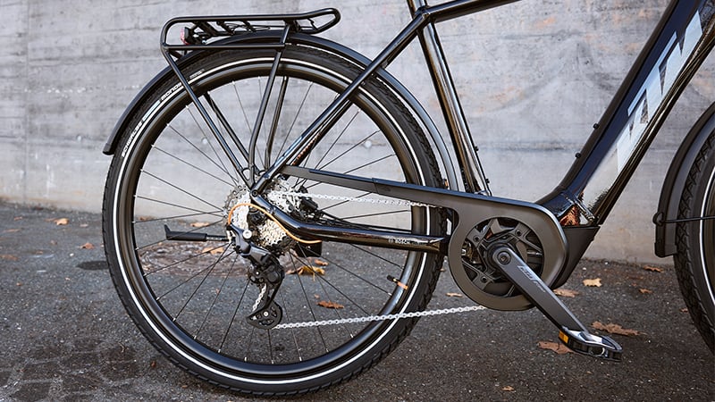 Wie misst man Zoll beim Fahrrad? Eine Nahaufnahme eines Ebikes mit Fokus auf den Hinterreifen.