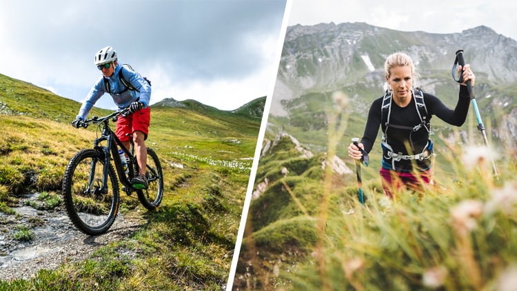 Zweiteiliges Bild: Links eine Person auf einem Mountainbike auf einem grasigen Trail in hügeliger Landschaft, mit Helm, blauem Langarmshirt und roten Shorts. Rechts eine wandernde Person mit Trekkingstöcken, schwarzem Langarmshirt, roten Shorts und Rucksack in ähnlicher Umgebung.