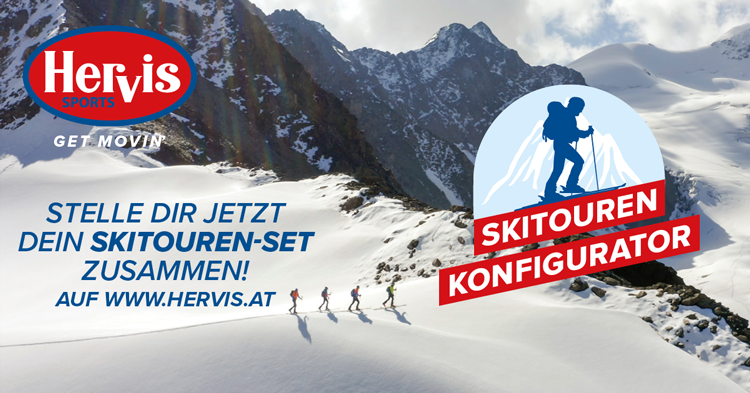 Verschneite Berglandschaft mit mehreren Skifahrern, die einen Hang hinaufsteigen. Im Bild ist Werbetext zu sehen: ‚Hervis Sports – GET MOVIN – Stelle dir jetzt dein Skitouren-Set zusammen! Auf www.hervis.at – Skitouren Konfigurator