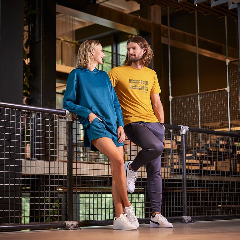 Blaues Benger Joggingset für Frauen und Orange-Graues Benger Joggingset für Herren