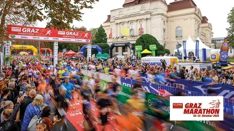 Kleine Zeitung Graz Marathon 2025. Das Startgelände mit vielen Menschen ist abgebildet.